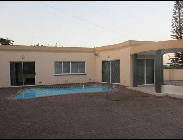 4 BEDROOM HOUSE FOR SALE IN OSLO BEACH